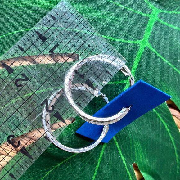 BOGO FREE SILVER TONE HOOP EARRINGS - Picture 5 of 6